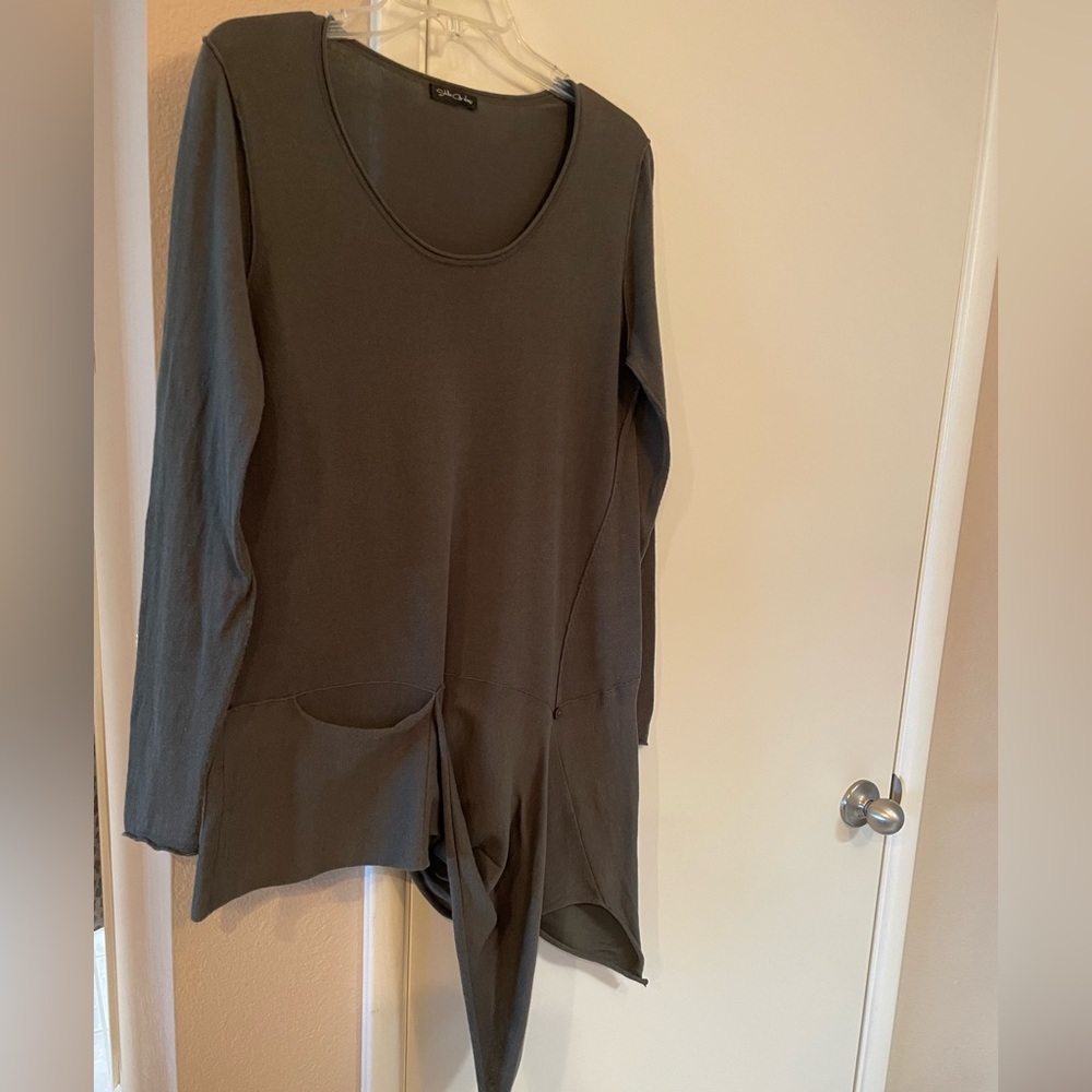 Seriously reduced! EUC Designer top. Asymmetrical design. 6/8 sm to med fit.